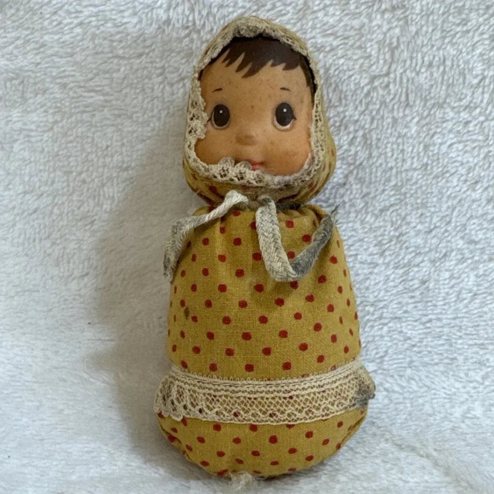 VTG Mattel Mama & Baby Beans Replacement Brown Hair Baby Doll W/Gold Outfit 1975